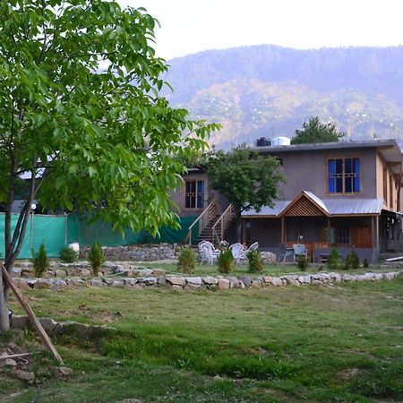 West End Lodges Neelum Ngoại thất bức ảnh