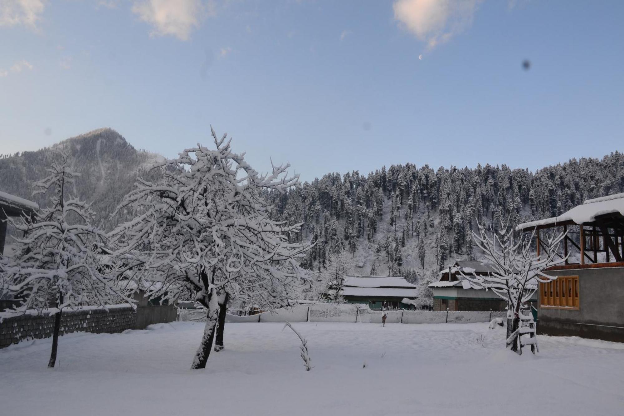 West End Lodges Neelum Ngoại thất bức ảnh