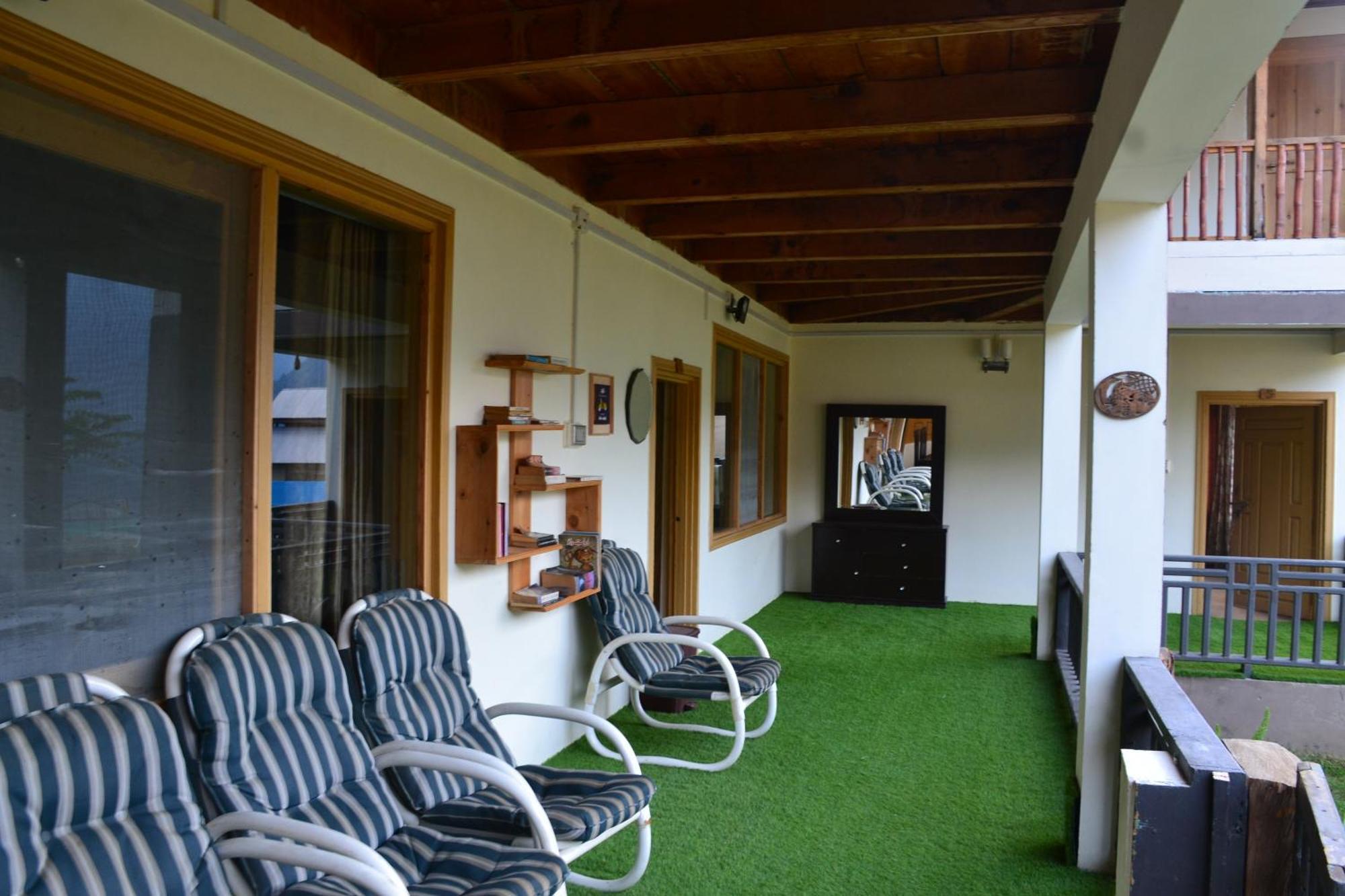 West End Lodges Neelum Ngoại thất bức ảnh