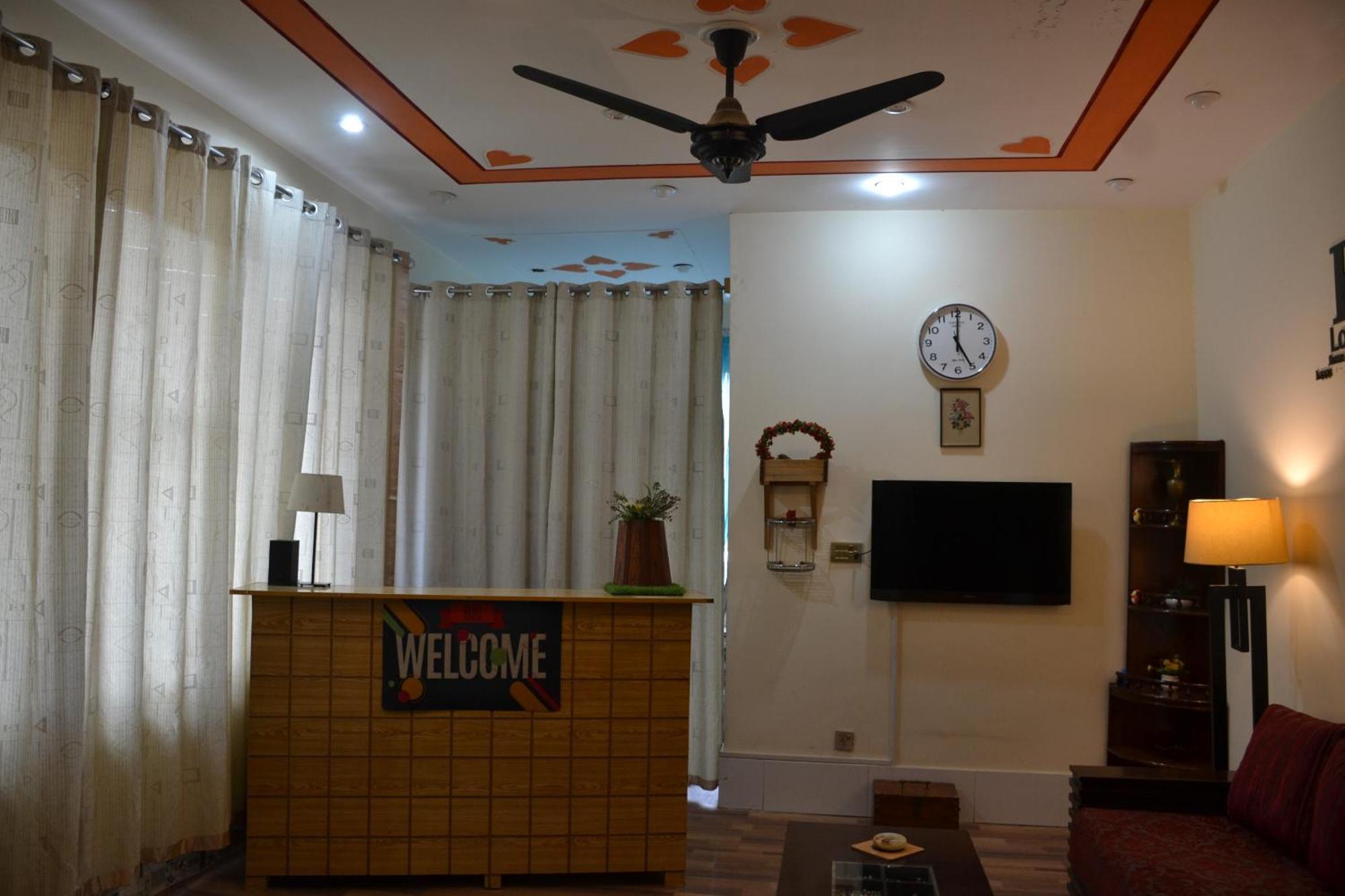 West End Lodges Neelum Ngoại thất bức ảnh