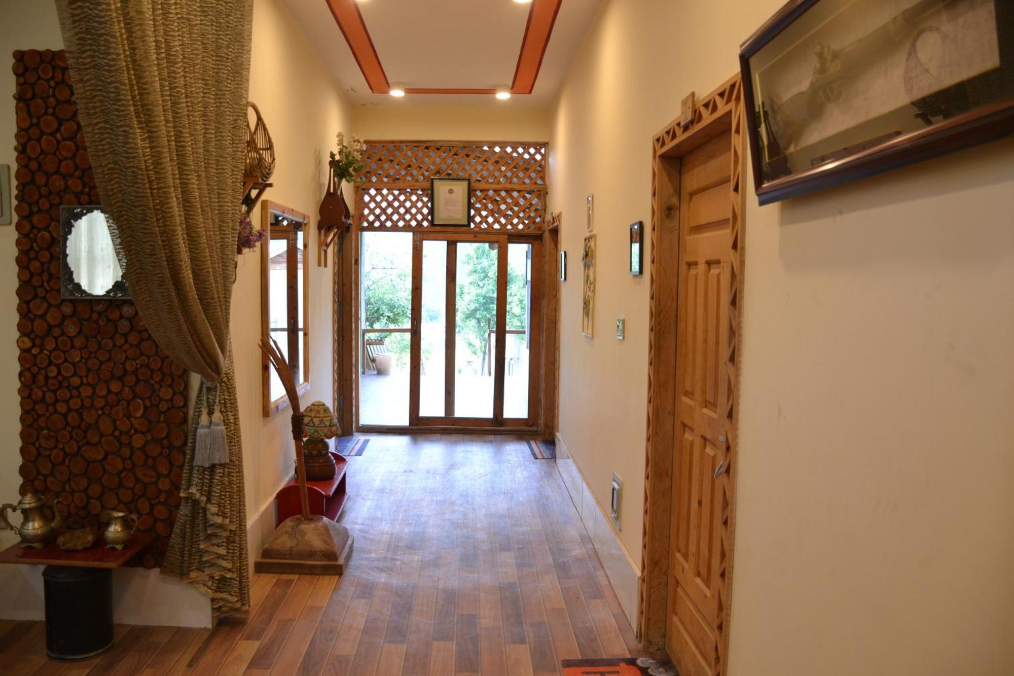 West End Lodges Neelum Ngoại thất bức ảnh