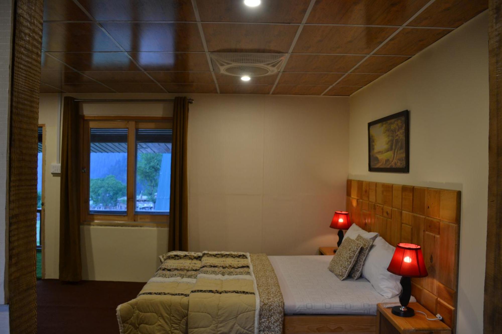 West End Lodges Neelum Ngoại thất bức ảnh