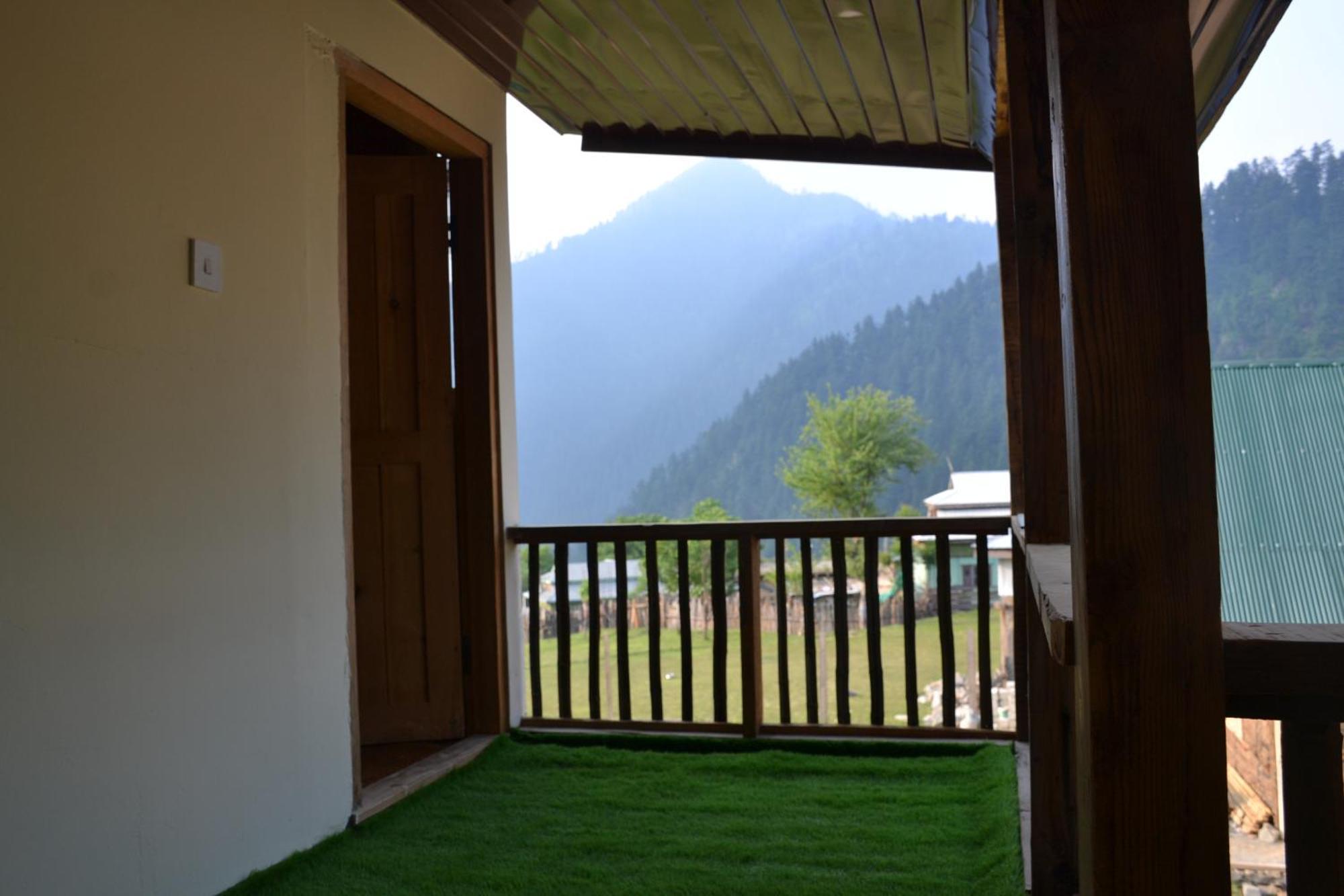 West End Lodges Neelum Ngoại thất bức ảnh