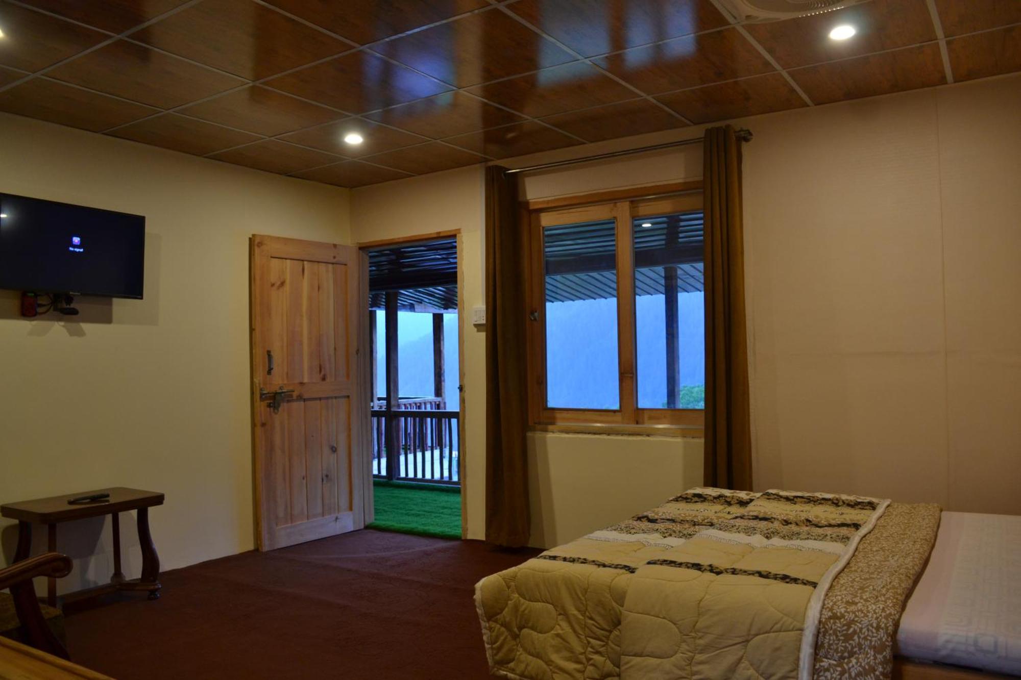 West End Lodges Neelum Ngoại thất bức ảnh