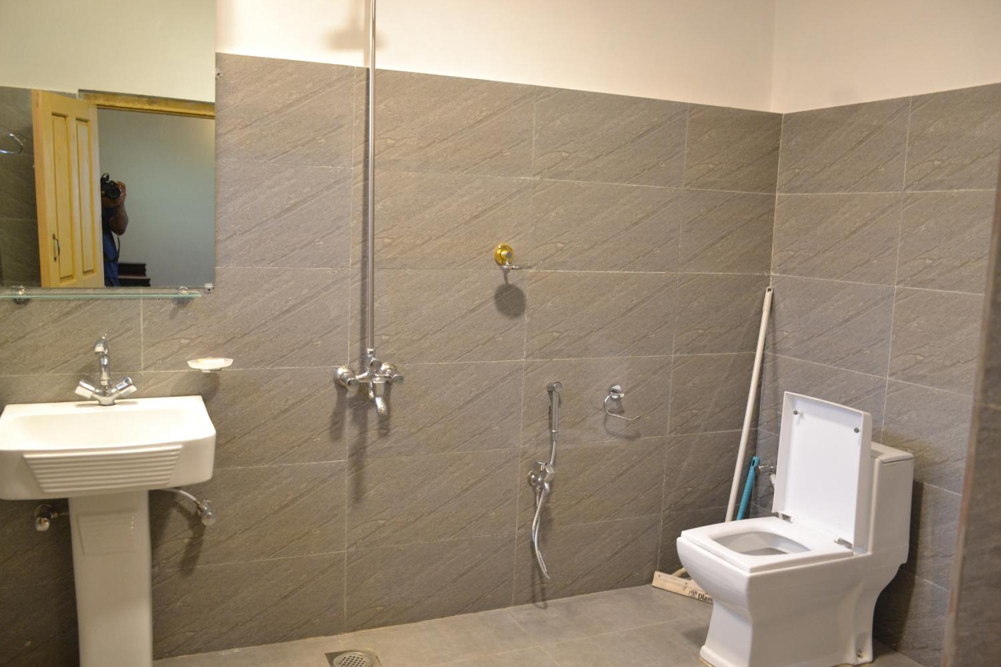 West End Lodges Neelum Ngoại thất bức ảnh