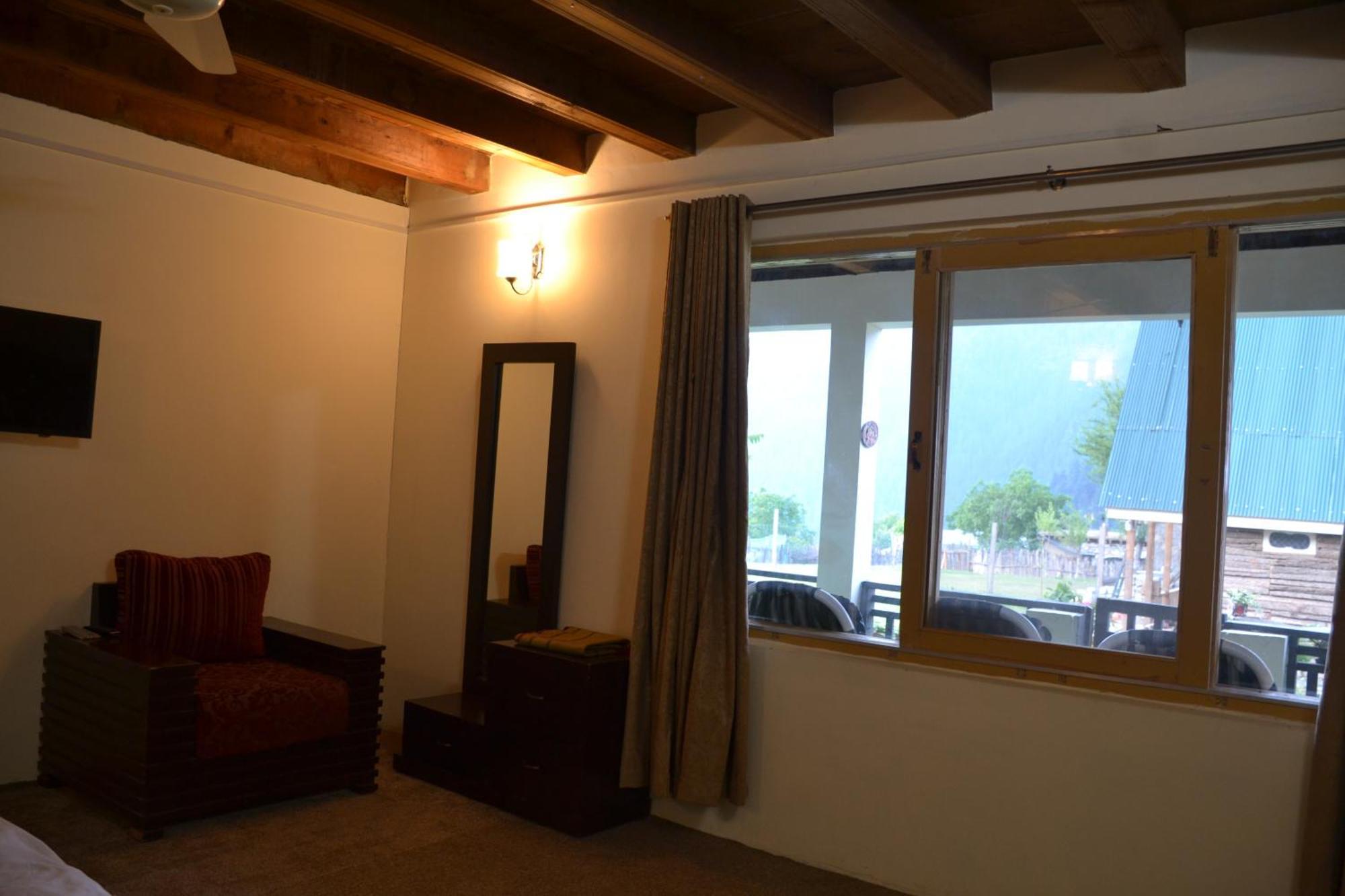 West End Lodges Neelum Ngoại thất bức ảnh