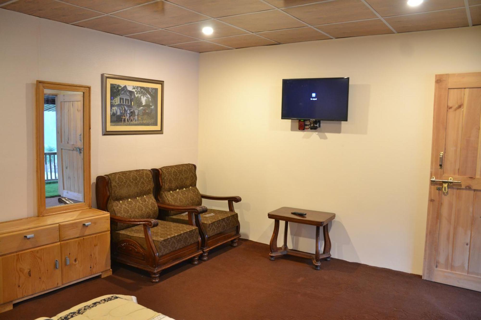 West End Lodges Neelum Ngoại thất bức ảnh