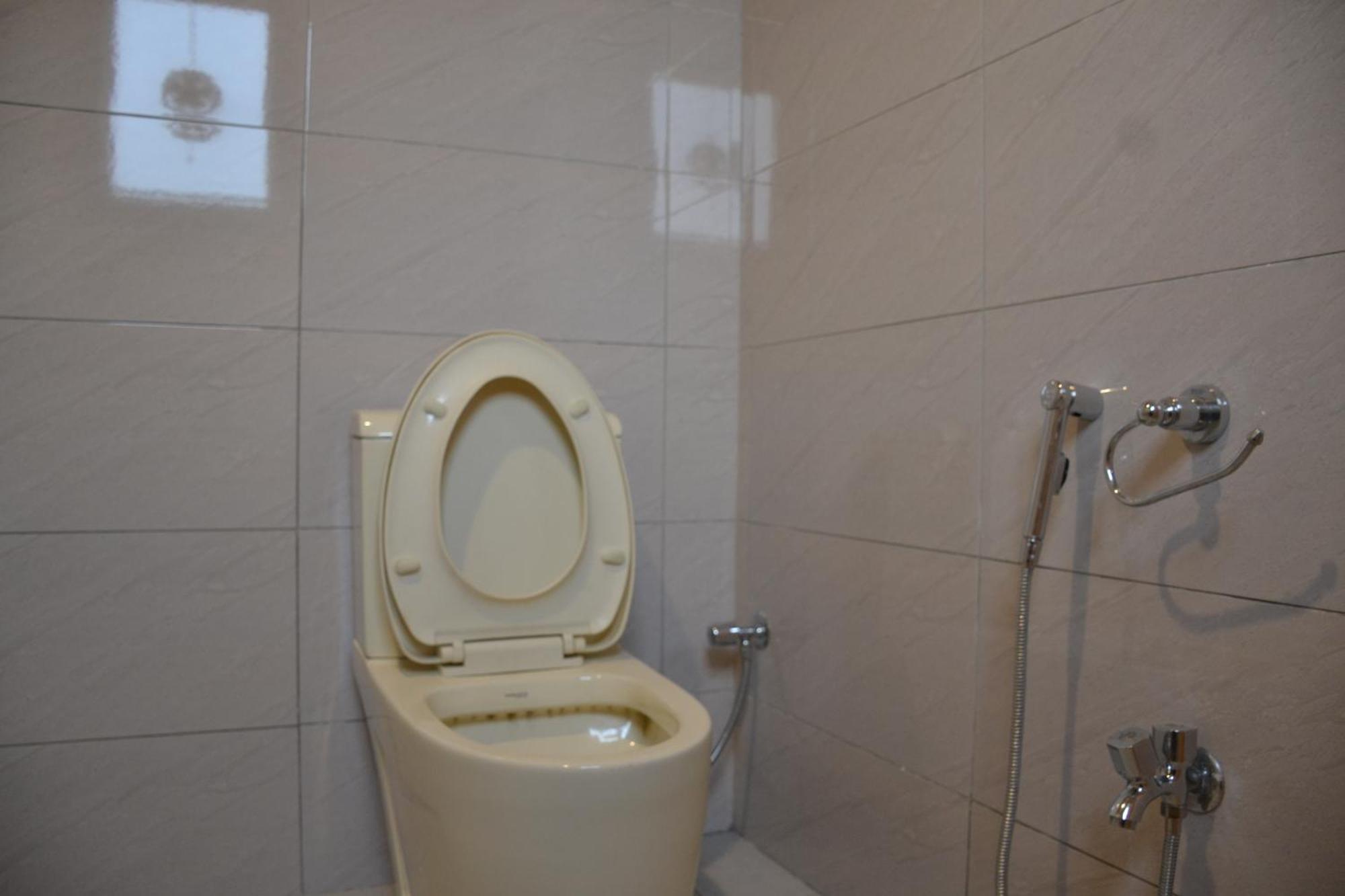 West End Lodges Neelum Ngoại thất bức ảnh