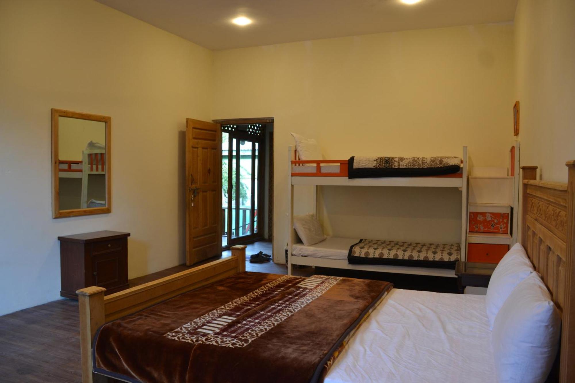 West End Lodges Neelum Ngoại thất bức ảnh