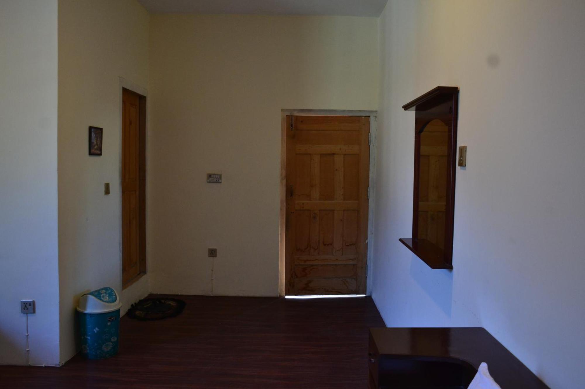 West End Lodges Neelum Ngoại thất bức ảnh