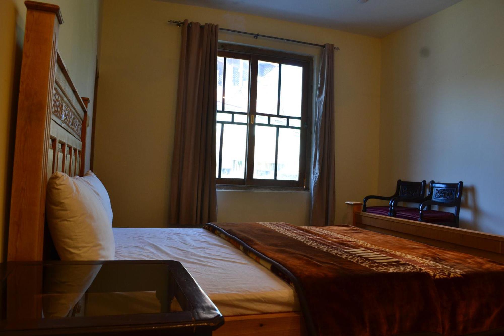 West End Lodges Neelum Ngoại thất bức ảnh