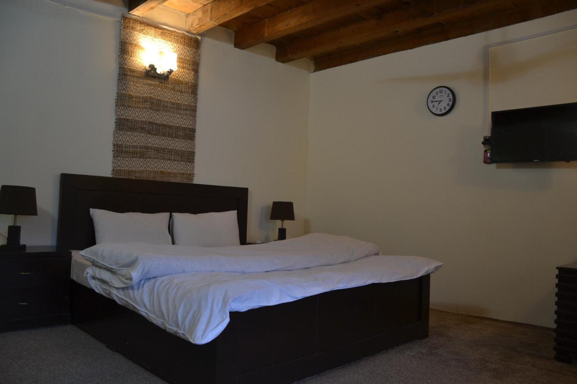 West End Lodges Neelum Ngoại thất bức ảnh