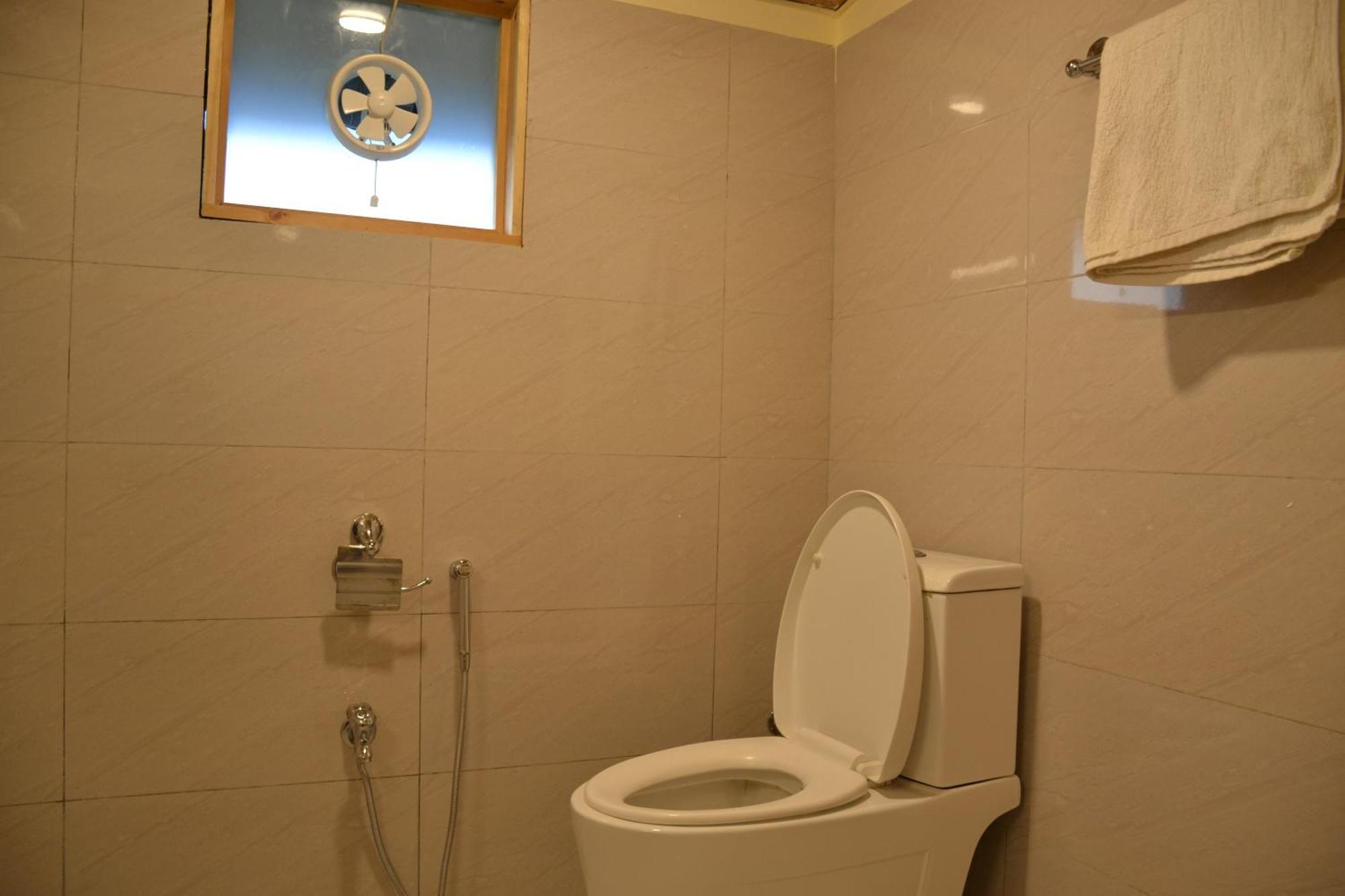 West End Lodges Neelum Ngoại thất bức ảnh