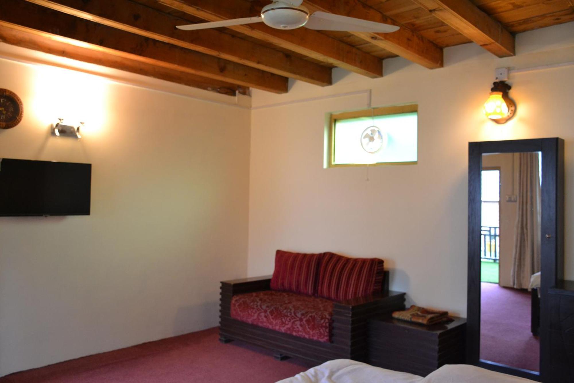 West End Lodges Neelum Ngoại thất bức ảnh