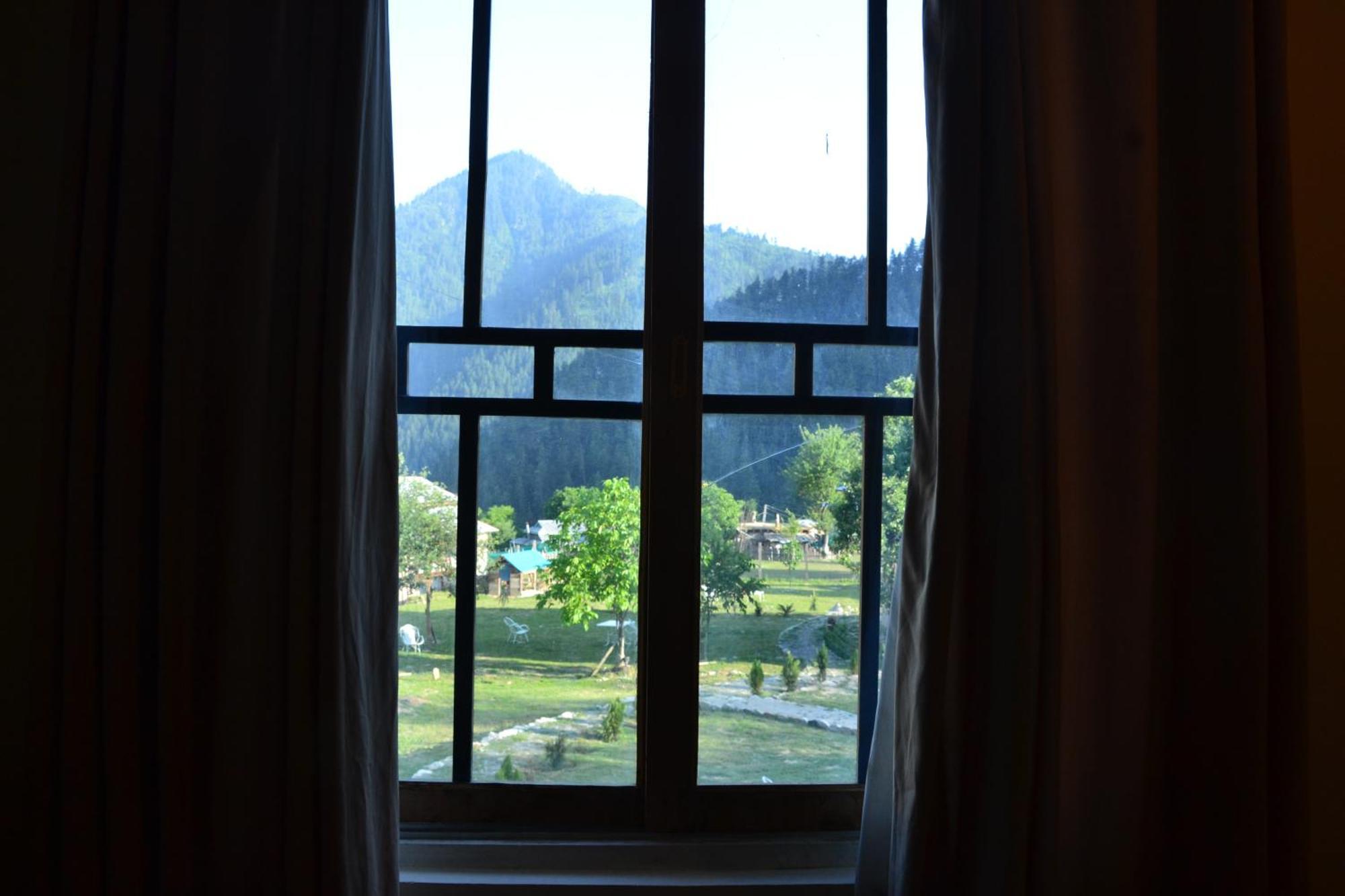 West End Lodges Neelum Ngoại thất bức ảnh