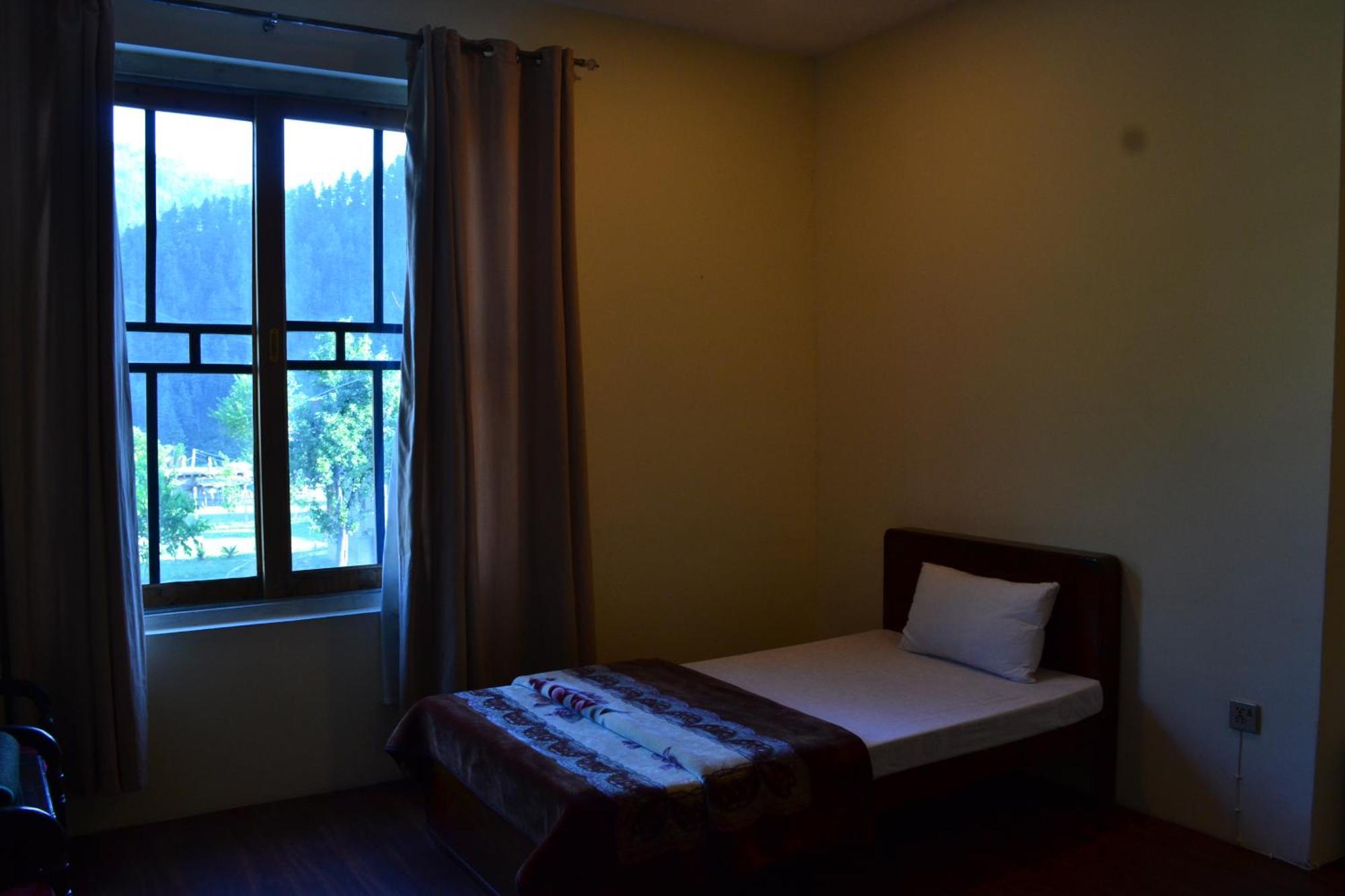 West End Lodges Neelum Ngoại thất bức ảnh